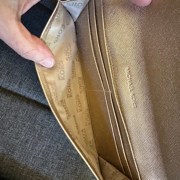 Michael Kors Slim Jet Set Flap Travel Wallet - Picture 6 of 7